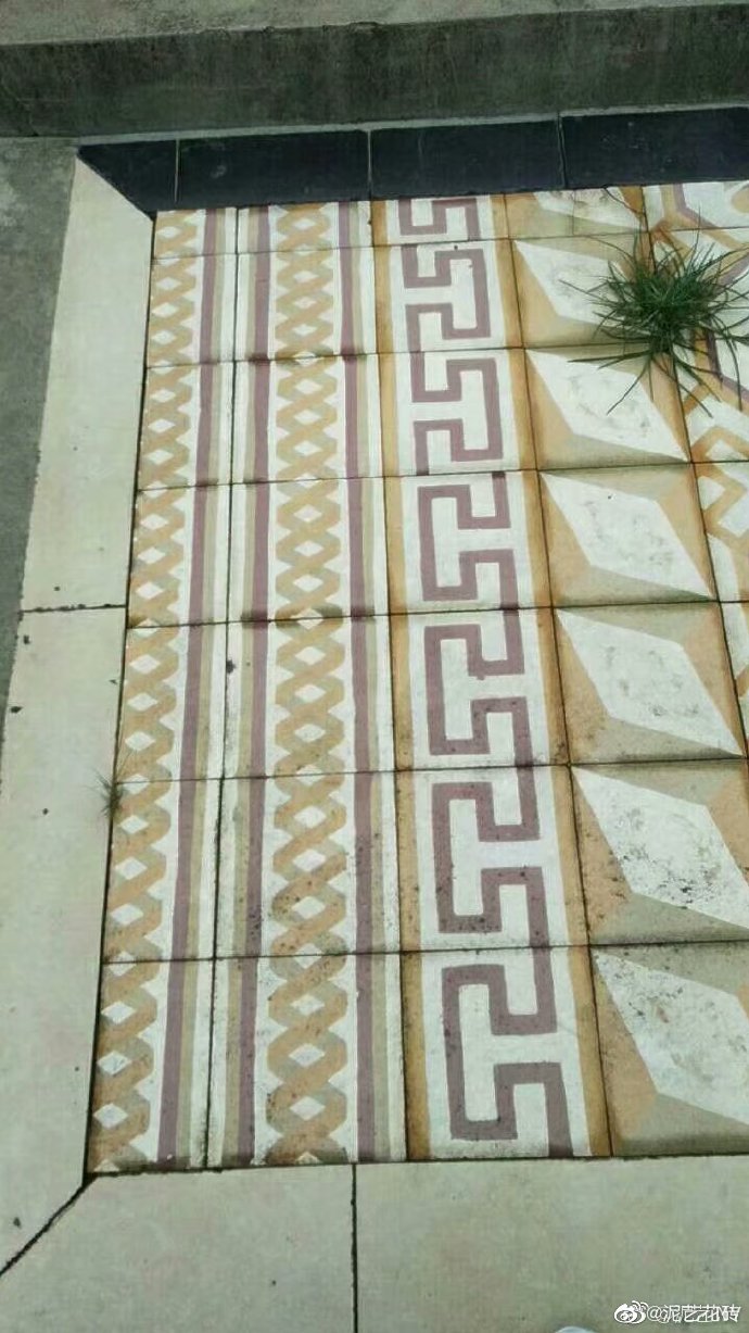 水泥花砖,即纯手工水泥花砖,又叫蜡画法水泥砖(encau.